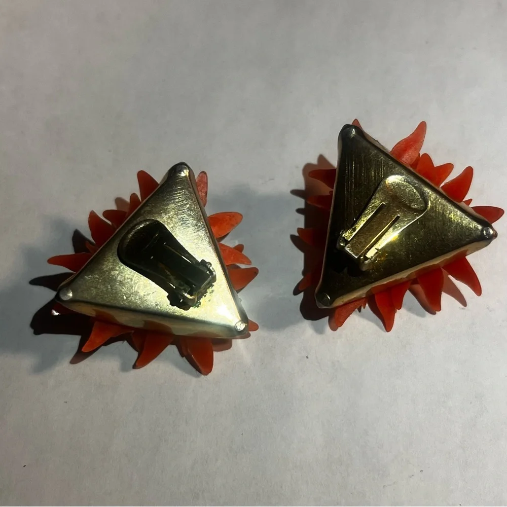 VINTAGE MCM ORANGE FLORAL CLUSTER COSTUME JEWELRY CLIP ON EARRINGS - Picture 2 of 6